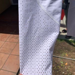 White lululemon crop pants